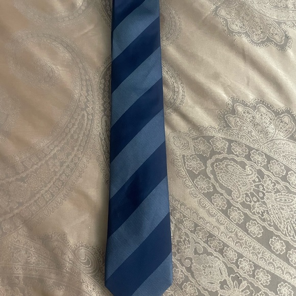 DKNY SILK SKINNY TIE - Picture 5 of 5